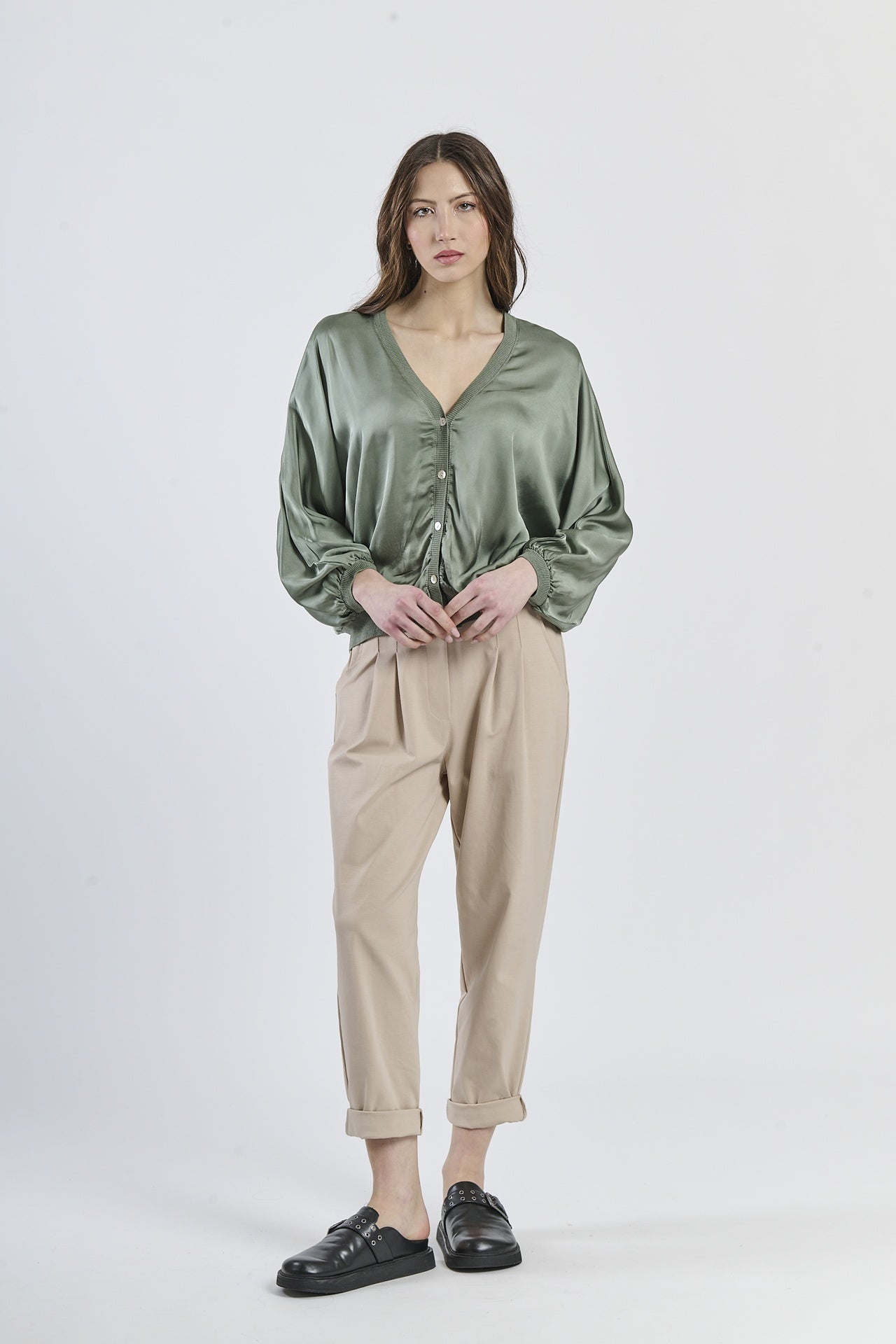 Cardigan militare oversize con maniche ampie e effetto tessuto