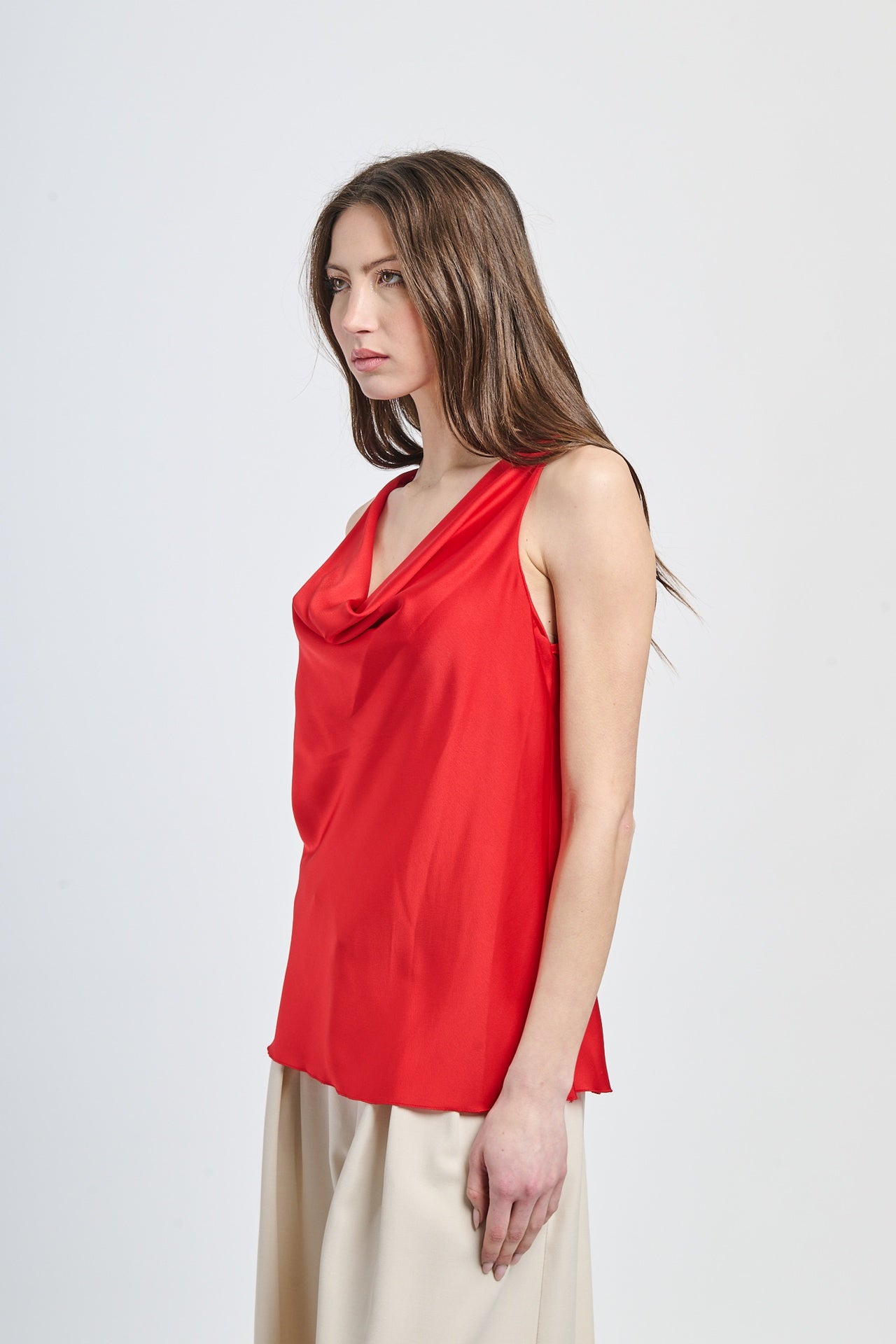 Canotta rossa in tessuto lucido