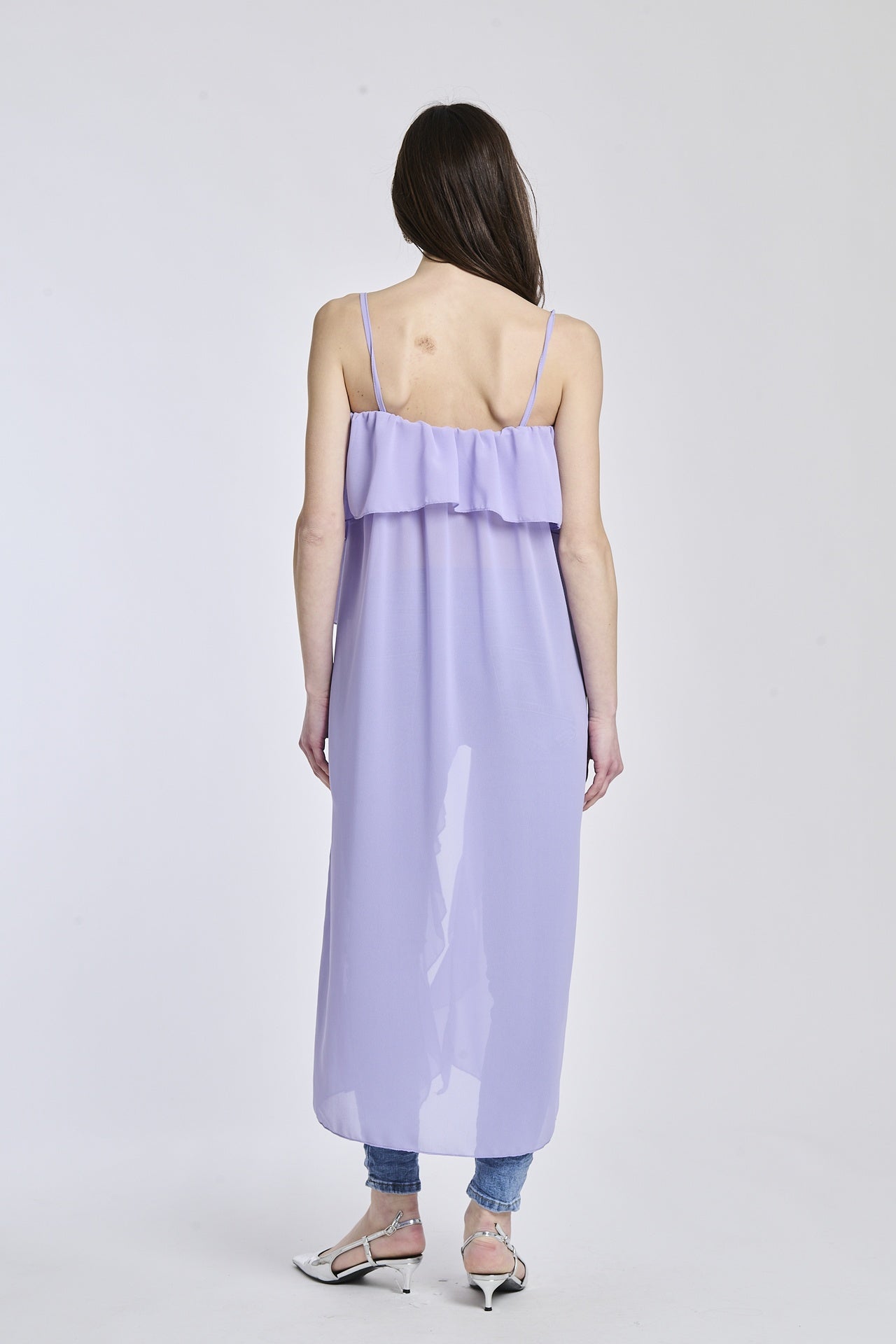 Top in lilla con una texture soffiata e leggera, che dona un senso di giovinezza e di vitalità.