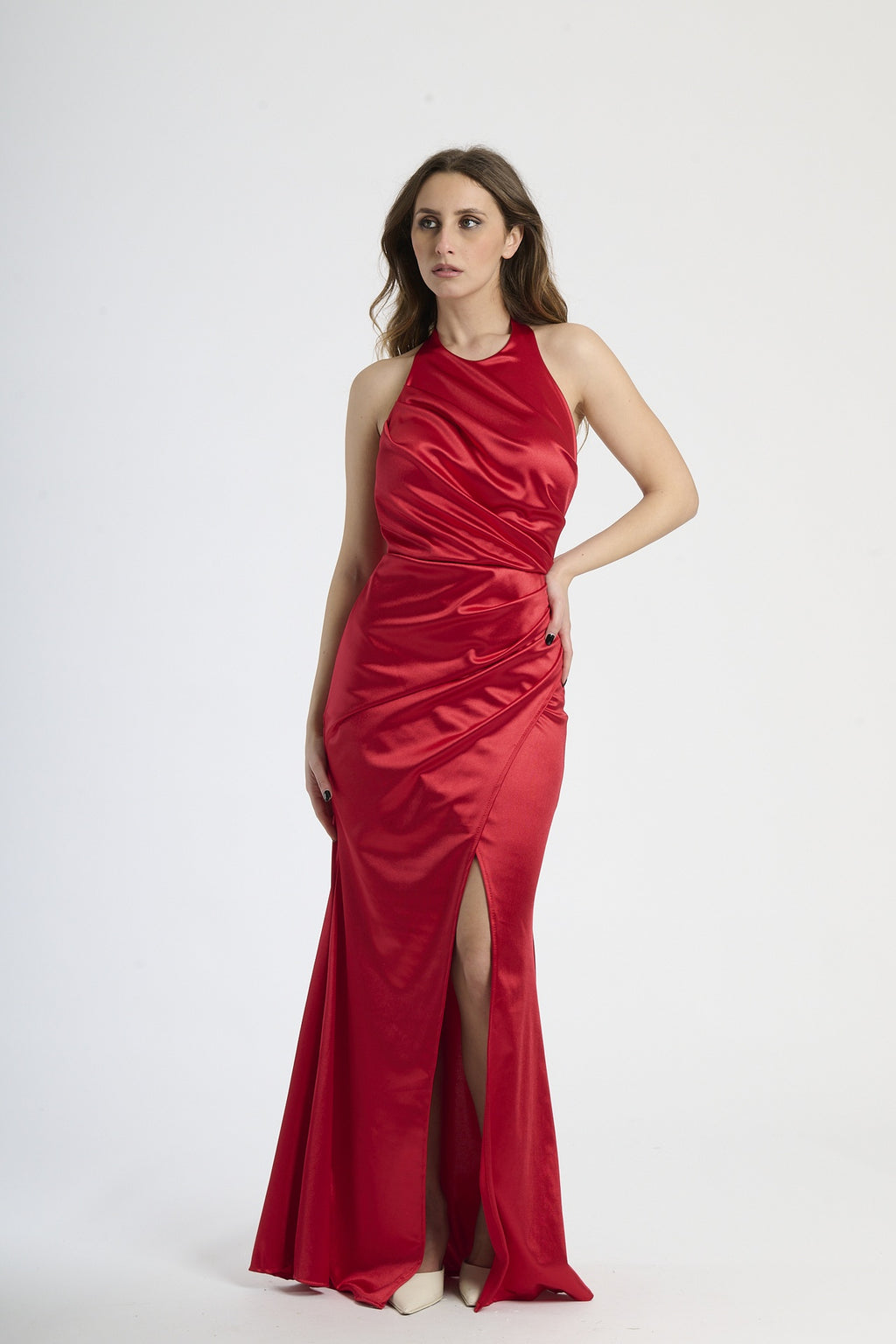 Abito formale rosso in raso, perfetto per serate glamour