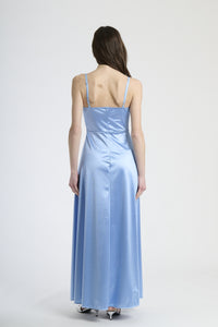 Vestito elegante azzurro, taglio fluido con scollatura a V e cintura incorniciata