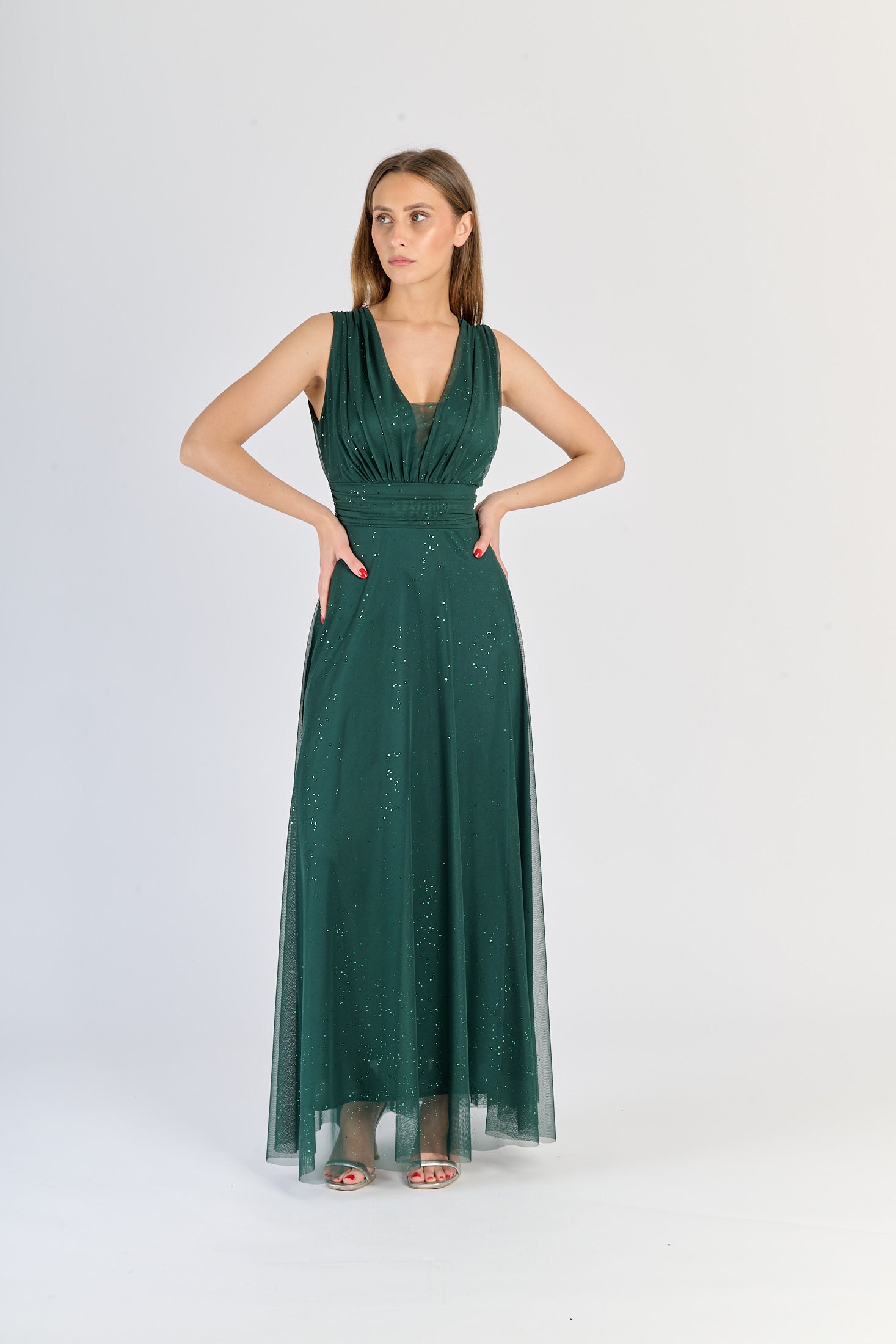 Vestito verde.S classico, colletto a V e gonna ampia, stile eterno come la natura.