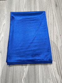 Titolo: Sciarpa "Lunara" – Eleganza satinata in tinta unita (solo lo scialle, non incluso l'abito)