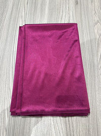 Titolo: Sciarpa "Lunara" – Eleganza satinata in tinta unita (solo lo scialle, non incluso l'abito)