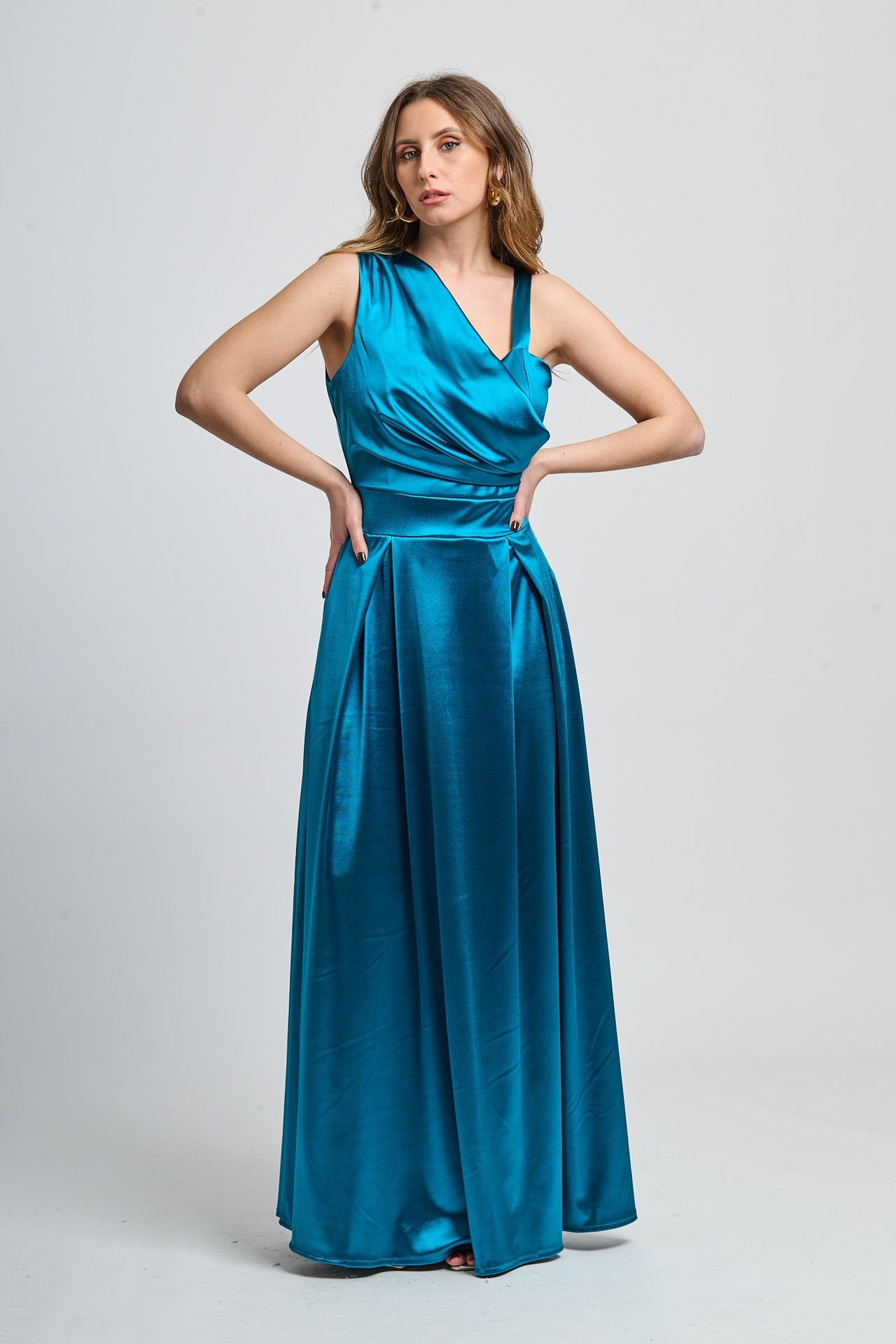 Abito lungo ottanio in raso affascinante, design a spalla unica e vita incontrita