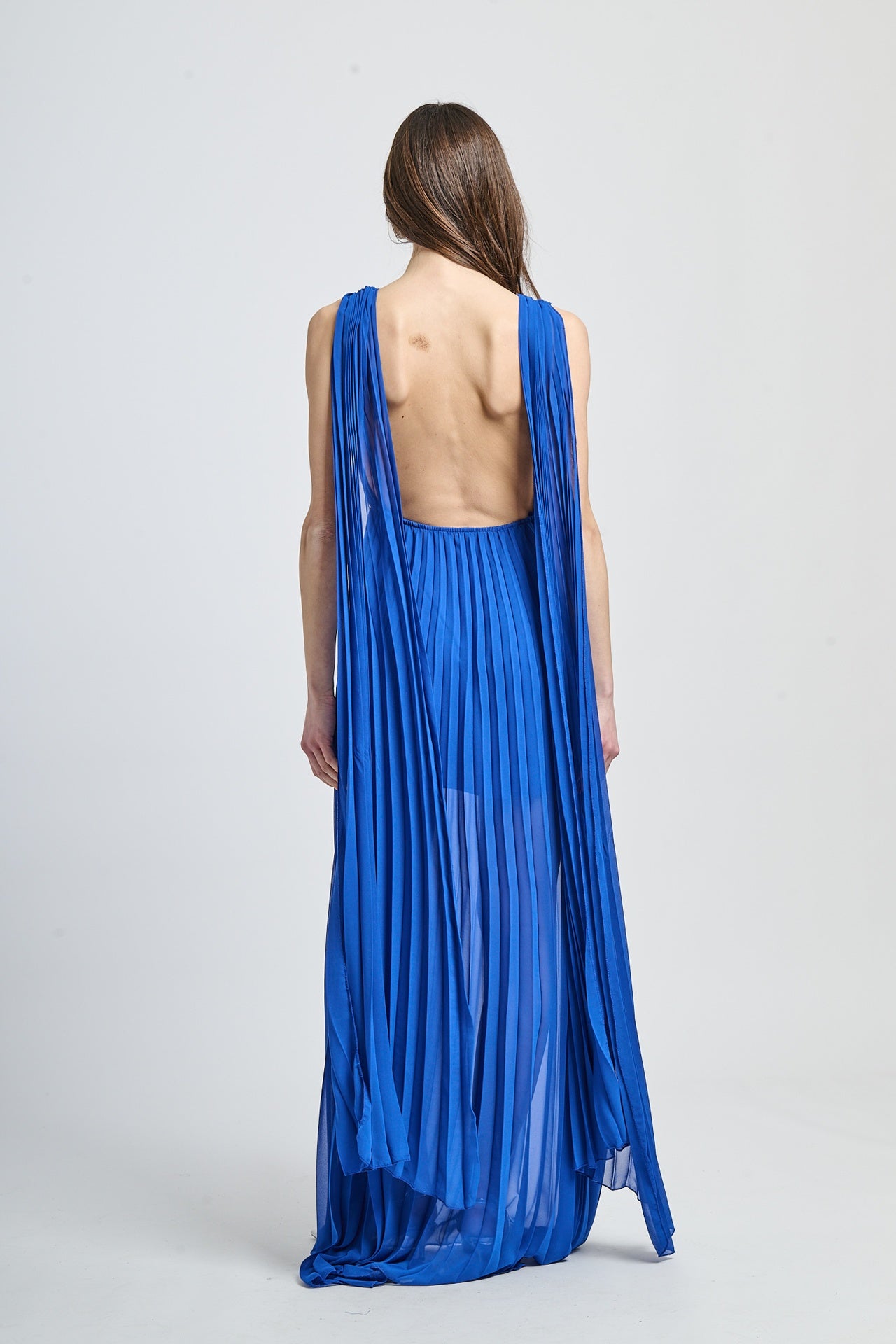 Abito formale bluette in tessuto leggero, ideale per occasioni eleganti