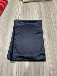 Titolo: Sciarpa "Lunara" – Eleganza satinata in tinta unita (solo lo scialle, non incluso l'abito)