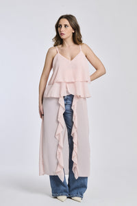 Un top in rosa tenero, con un disegno dolce e femminile, perfetto per un look romantico e carino.