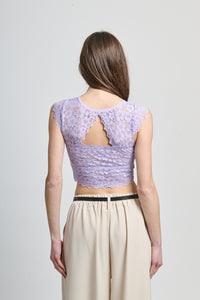 Canotta in pizzo lilla, taglio cropped e design senza spalline