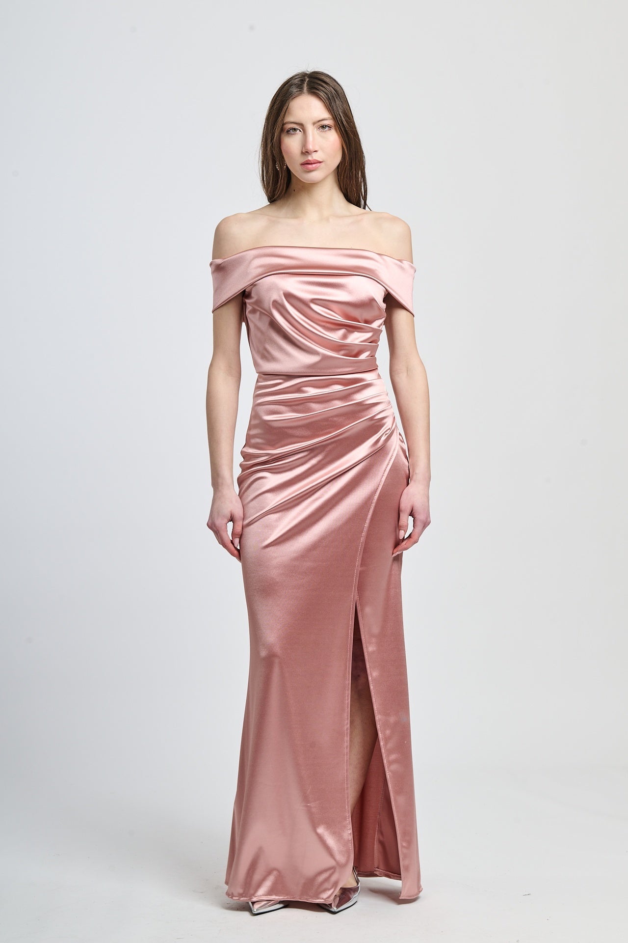 Abito da cerimonia rosa antico in raso, perfetto per eventi romantici e speciali