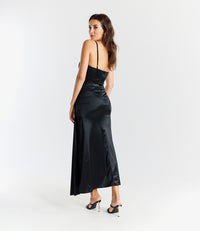 Rochie maxi Beatrice din satin drapat cu crăpătură laterală