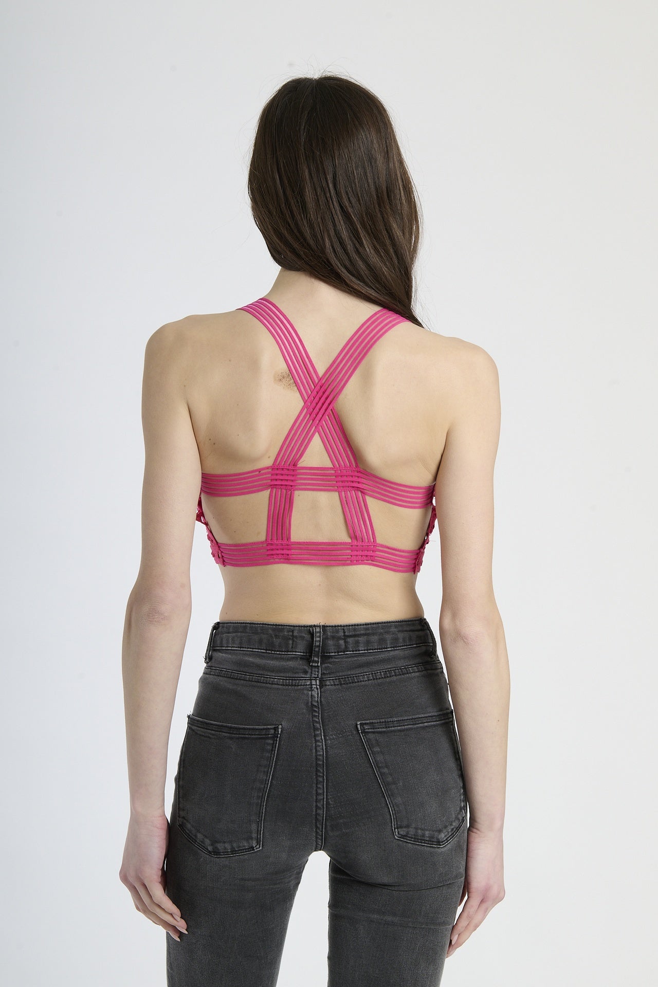 Canotta fuxia in uncinetto,stile audace e cropped