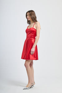 Vestito rosso liscio, design audace