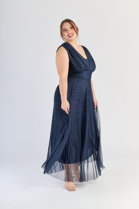 Vestito navy a V - neck, tessuto pesante, ideale per stagioni fredde.