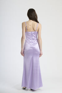 Abito elegante lilla, taglio aderente con drappeggi e spacco laterale