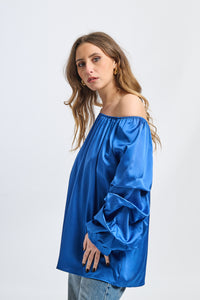 Top bluette con scollo a barca, maniche a balze, design fluido, per serate estive