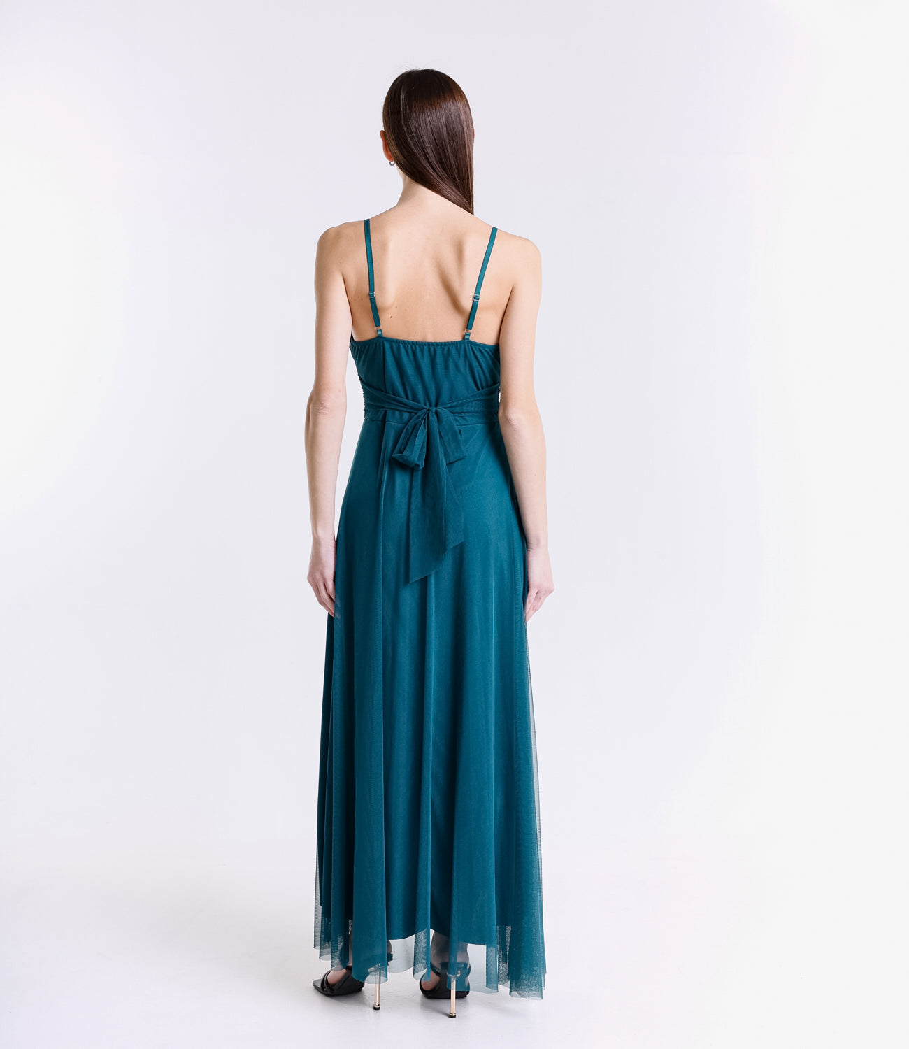 Tulle ottanio accattivante, decolleté raffinato, stile esclusivo