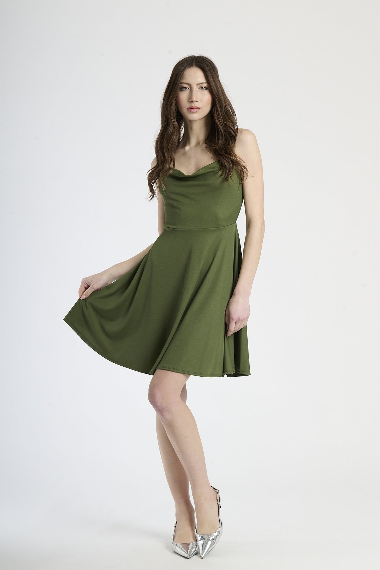 Vestito da sera militare, design senza spalline con accento di gonna ondulata