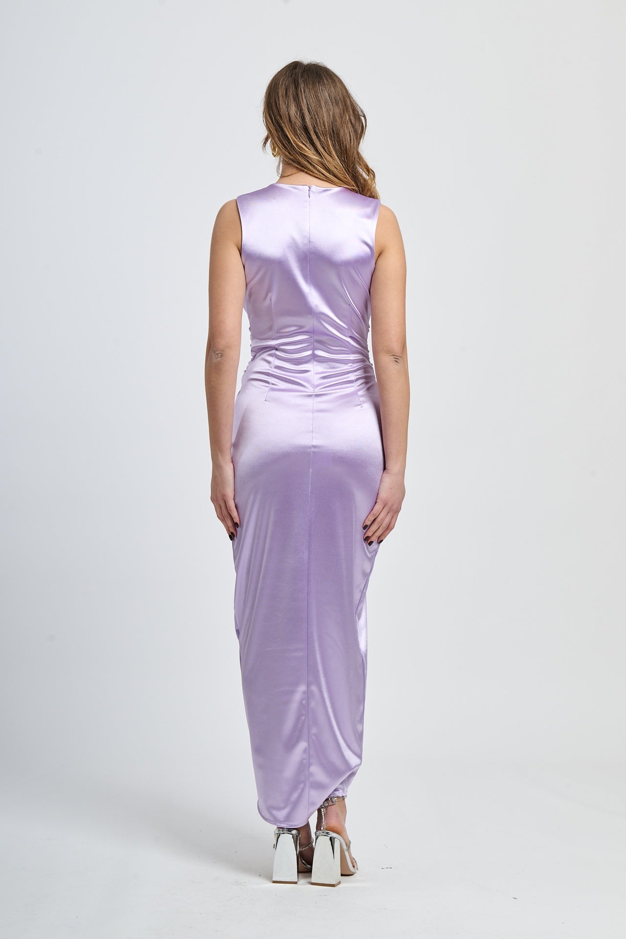 Abito elegante lilla, design avvolgente con vita incontrita