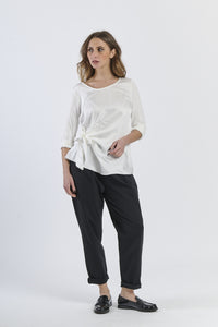 Blusa bianca classica, must - have per ogni stagione