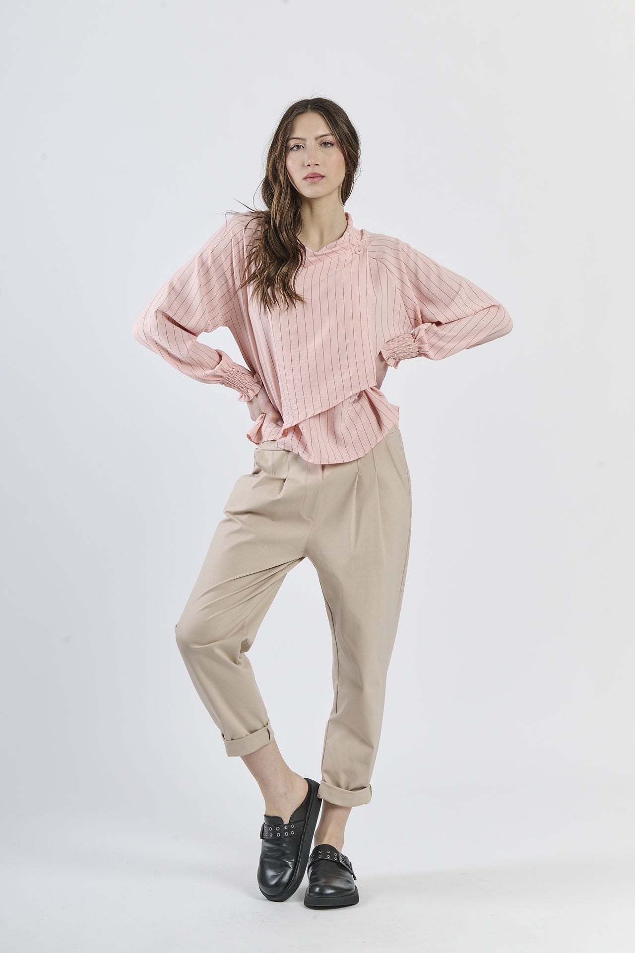 Maglia rosa a maniche lunghe,romantica e dal colore tenero