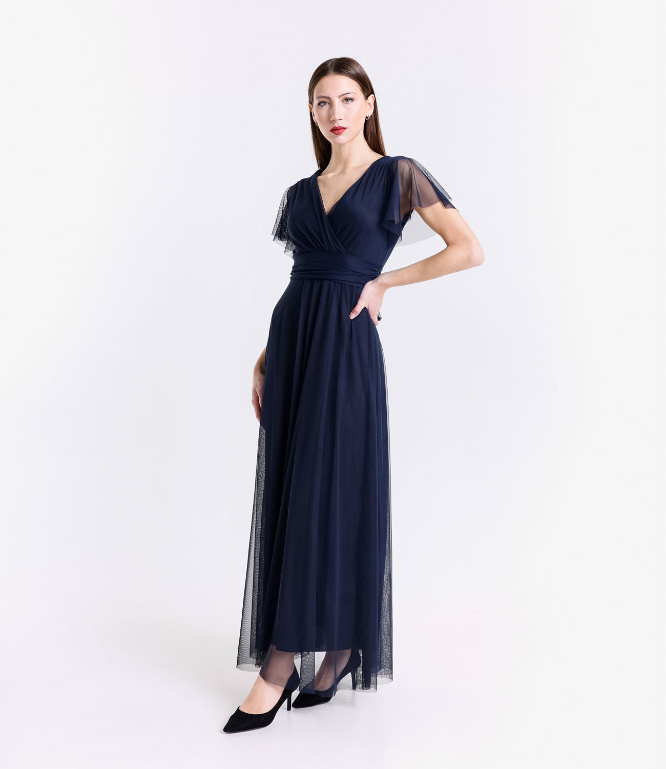 Tulle blu scuro lussuoso, scollo profondo, maniche ruffle, atmosfera sofisticata