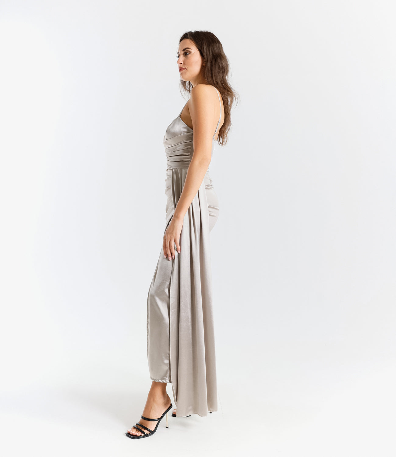 Abito da cerimonia tabacco in raso, perfetto per eventi formali e autunnali