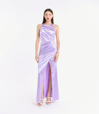 Abito elegante lilla in raso, scollo a collo alto e falda con fessura