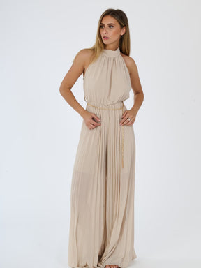 Tuta “Celestea” – Jumpsuit Plissé con Girocollo e Cintura a Catena