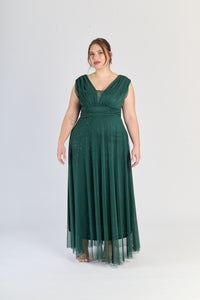 Vestito verde.S a V - neck, tessuto leggero, perfetto per eventi primaverili.