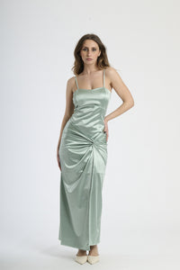 Abito da sera salvia, modello senza spalline con colletto a fascia e spacco