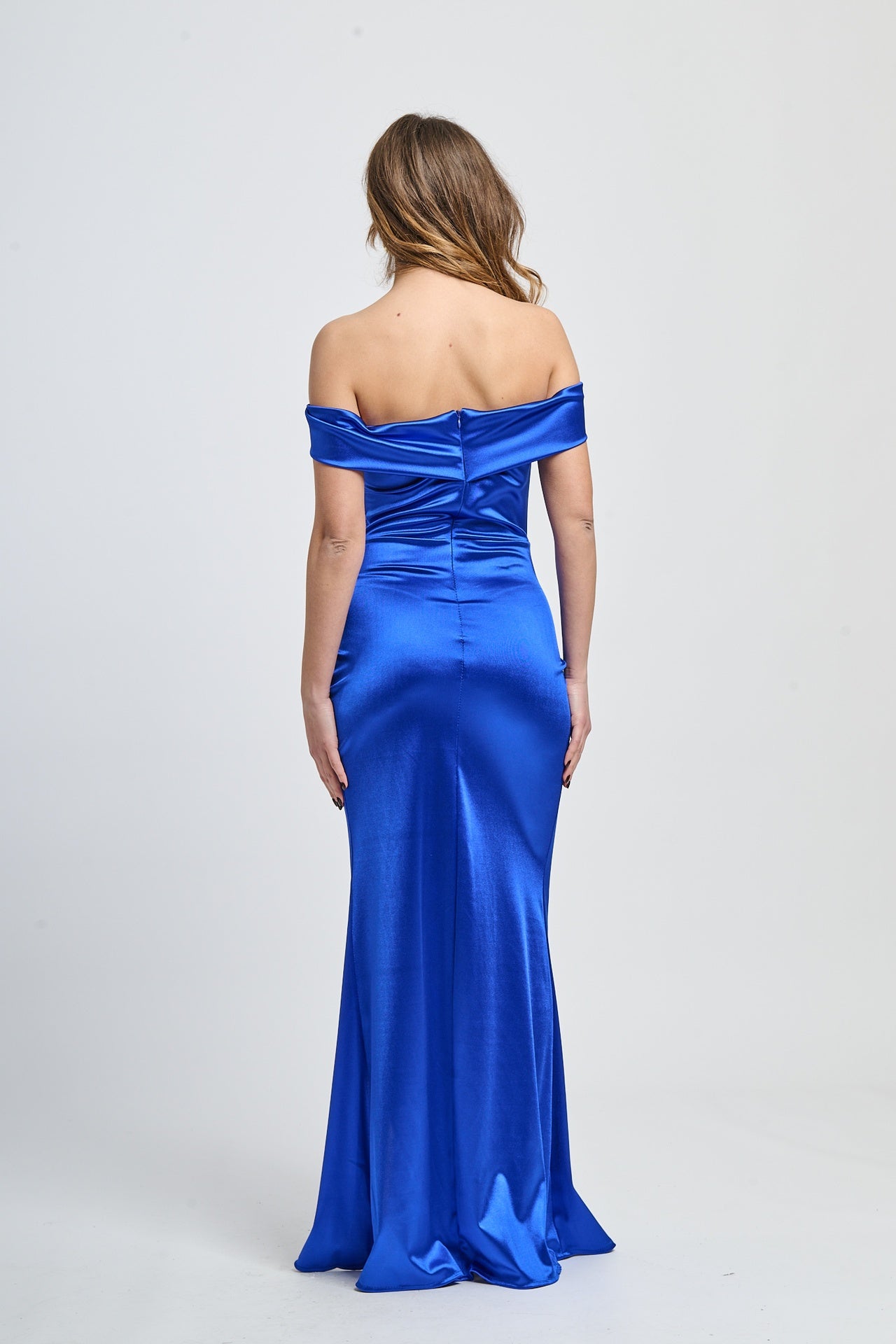 Abito da cerimonia bluette in raso, perfetto per serate formali e notturne