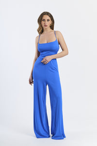 Outfit bluette: tuta intera, taglio fluido, per occasioni informali o tempo libero