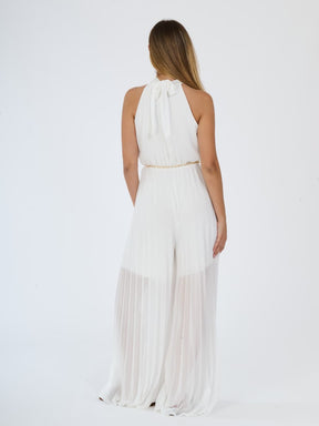 Tuta “Celestea” – Jumpsuit Plissé con Girocollo e Cintura a Catena