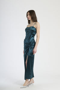 Vestito formale verde.S, tessuto liscio con accento di stropicciature e apertura