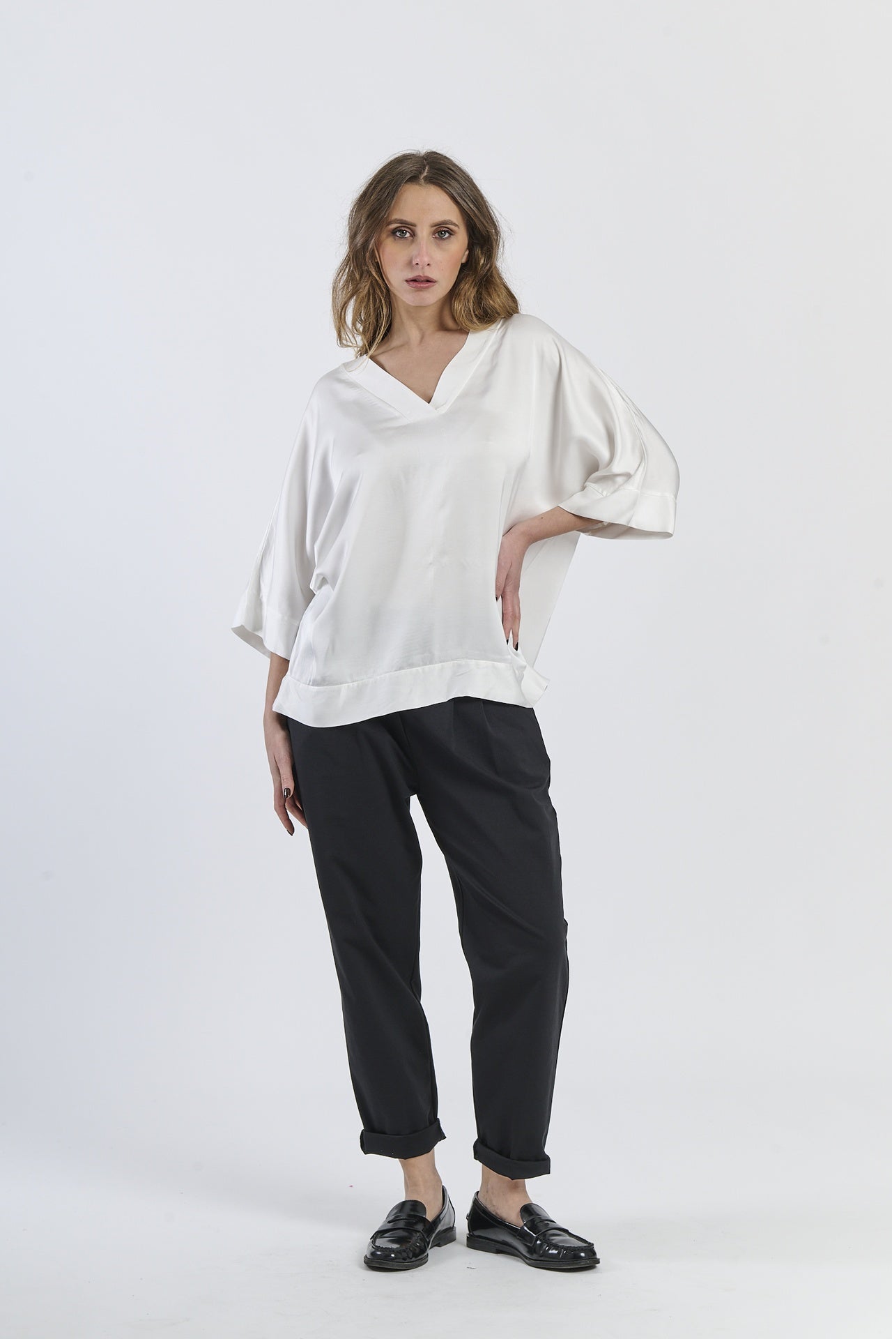 Tunica bianca fresca per uno stile estivo