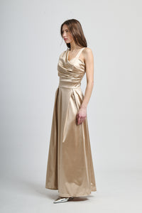 Abito formale beige in raso, ideale per cerimonie e eventi