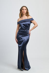Abito da cerimonia navy in raso, perfetto per serate formali e eleganti