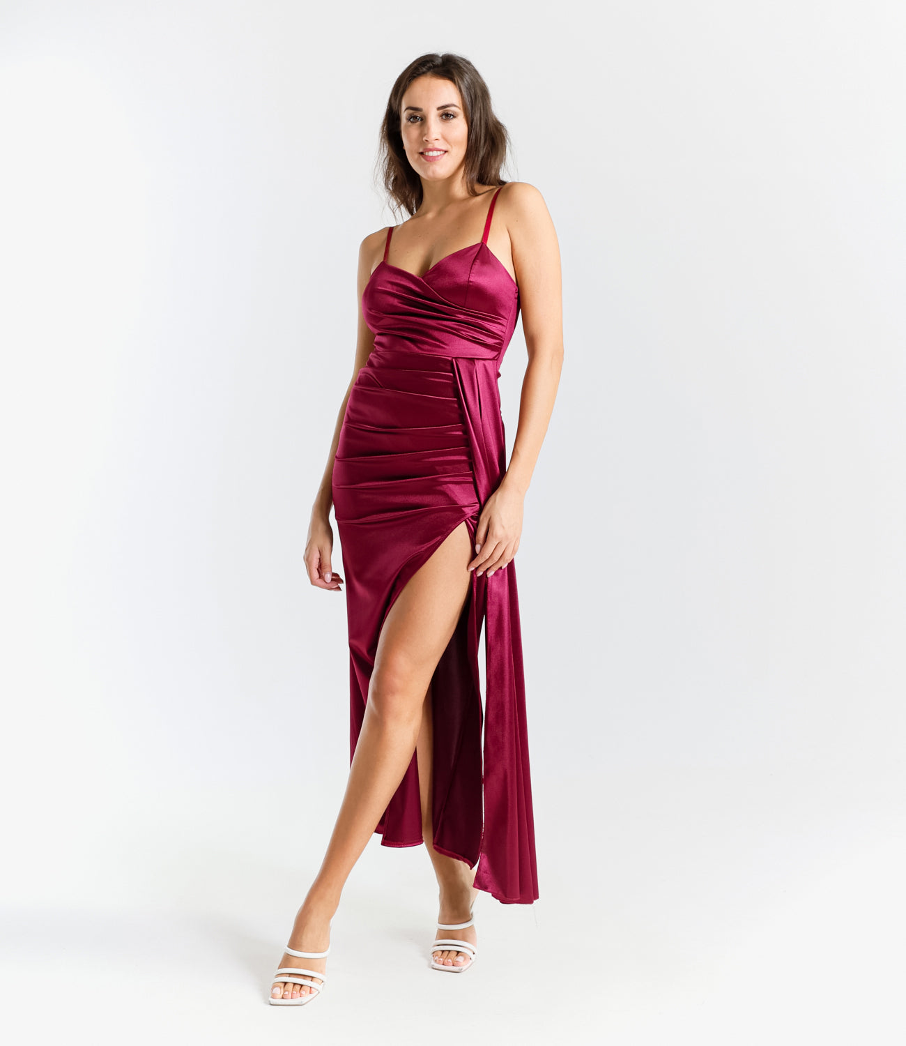 Rochie maxi Beatrice din satin drapat cu crăpătură laterală