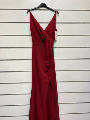 Abito “Loreta” – Eleganza drappeggiata con spacco frontale