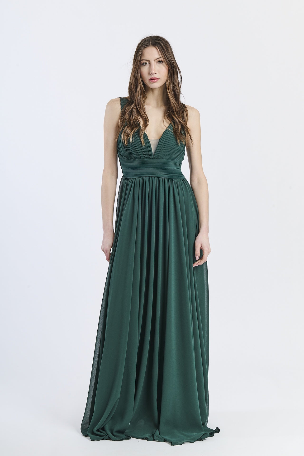 Abito lungo verde.S in tulle fluido, scollo a V profondo e vita incontrita