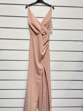 Abito “Loreta” – Eleganza drappeggiata con spacco frontale