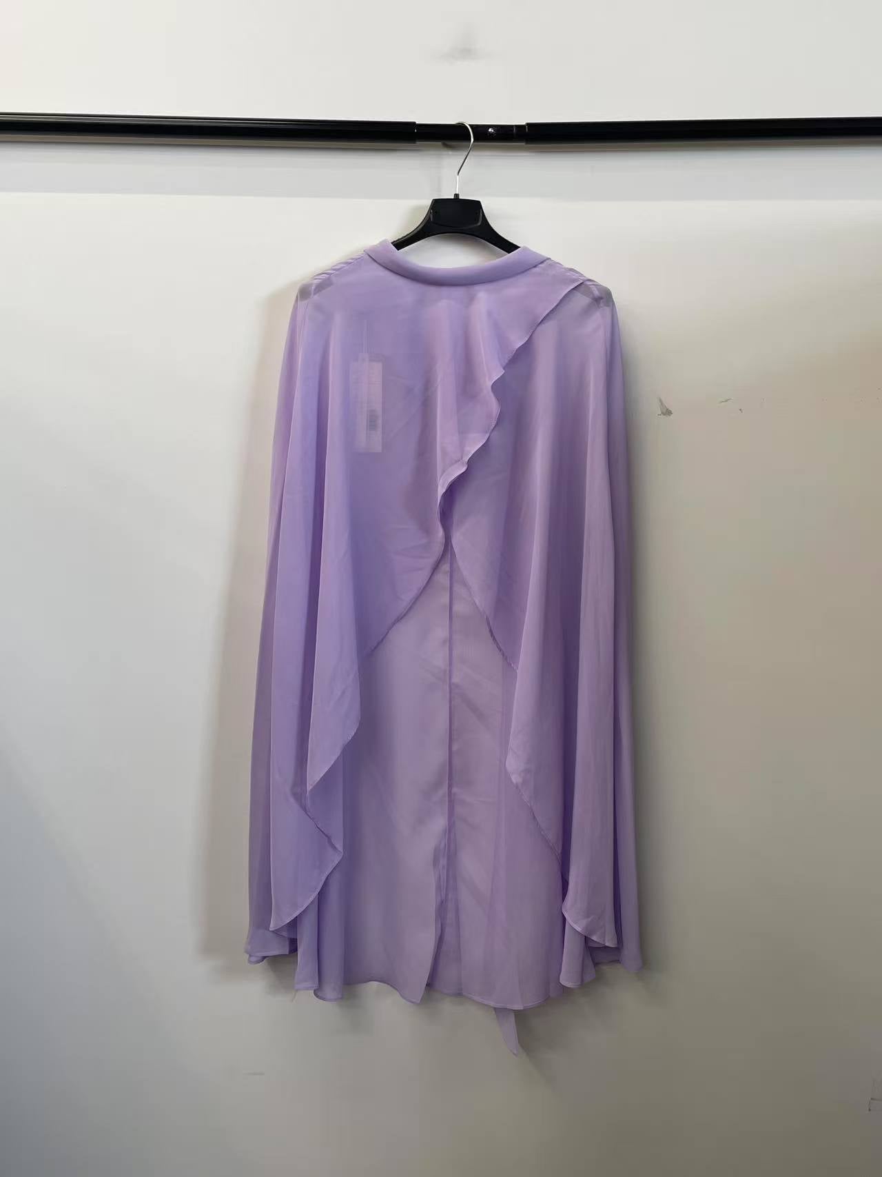 Mantella Ondulata – Eleganza Leggera “Aurelia” (solo lo scialle, non incluso l'abito)