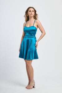 Vestito ottanio liscio, design innovativo