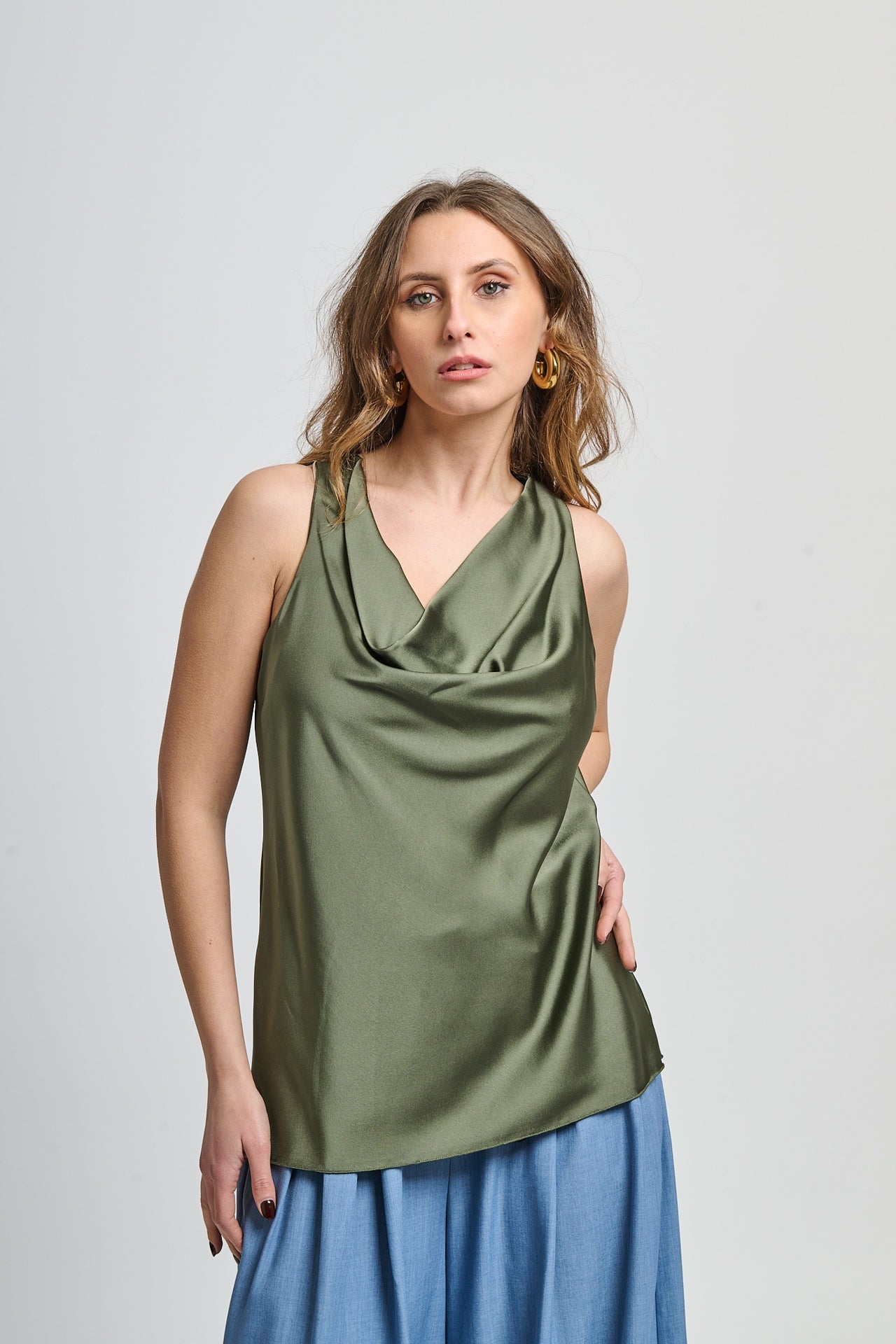 Canotta verde militare per uno stile outdoor