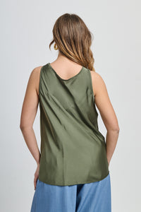 Canotta verde militare dalcollo avvolgente deciso